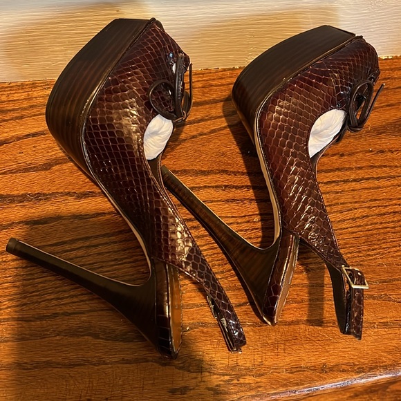 BEBE leather open toe heels Size 6 - Picture 6 of 8